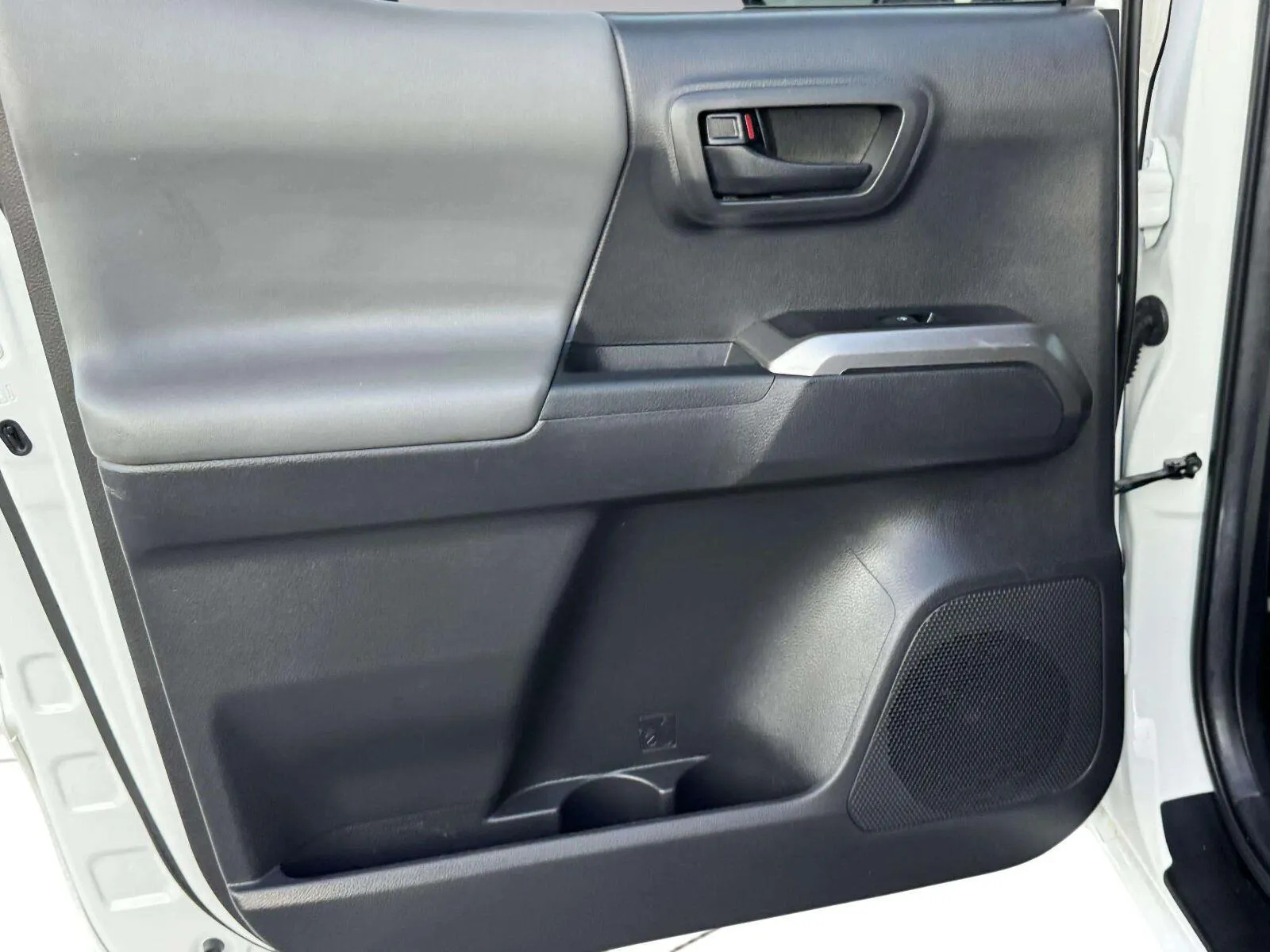 Toyota Tacoma photo 33
