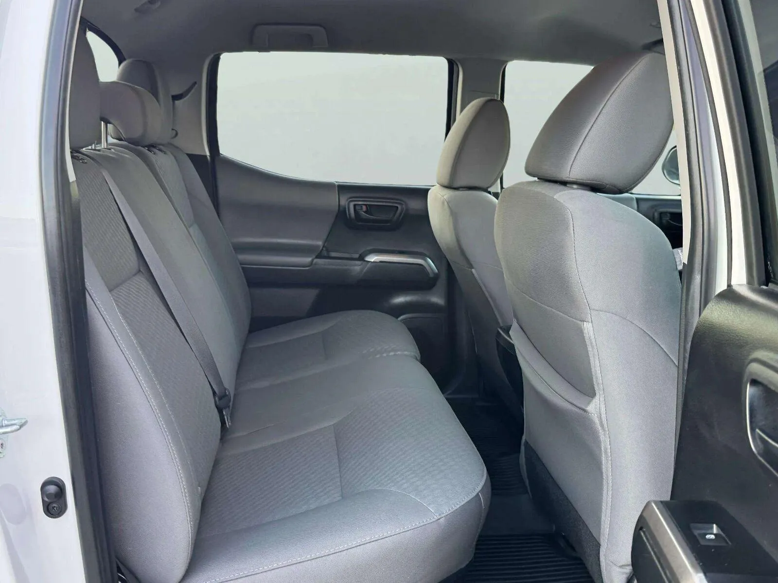 Toyota Tacoma photo 35