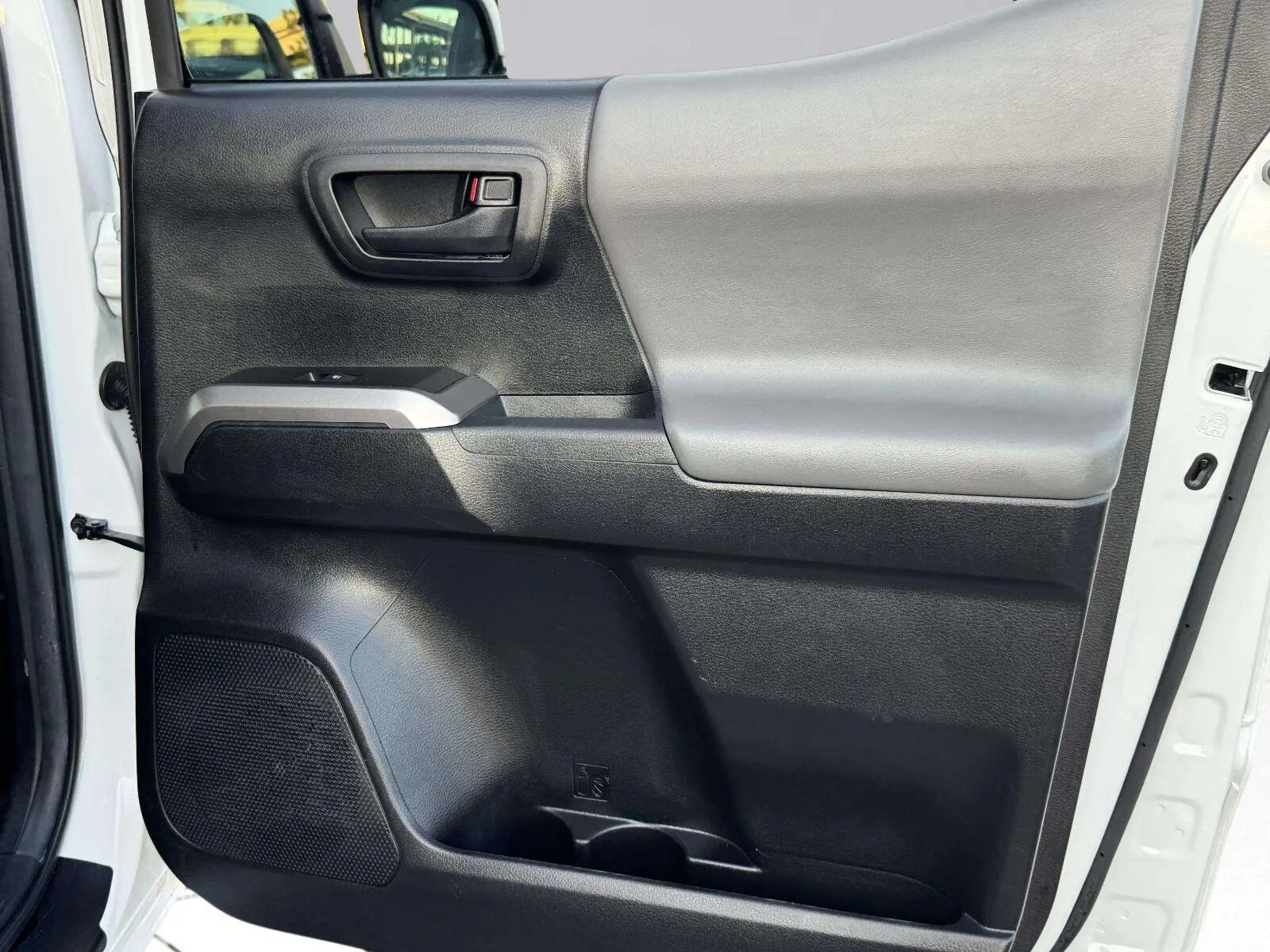 Toyota Tacoma photo 37