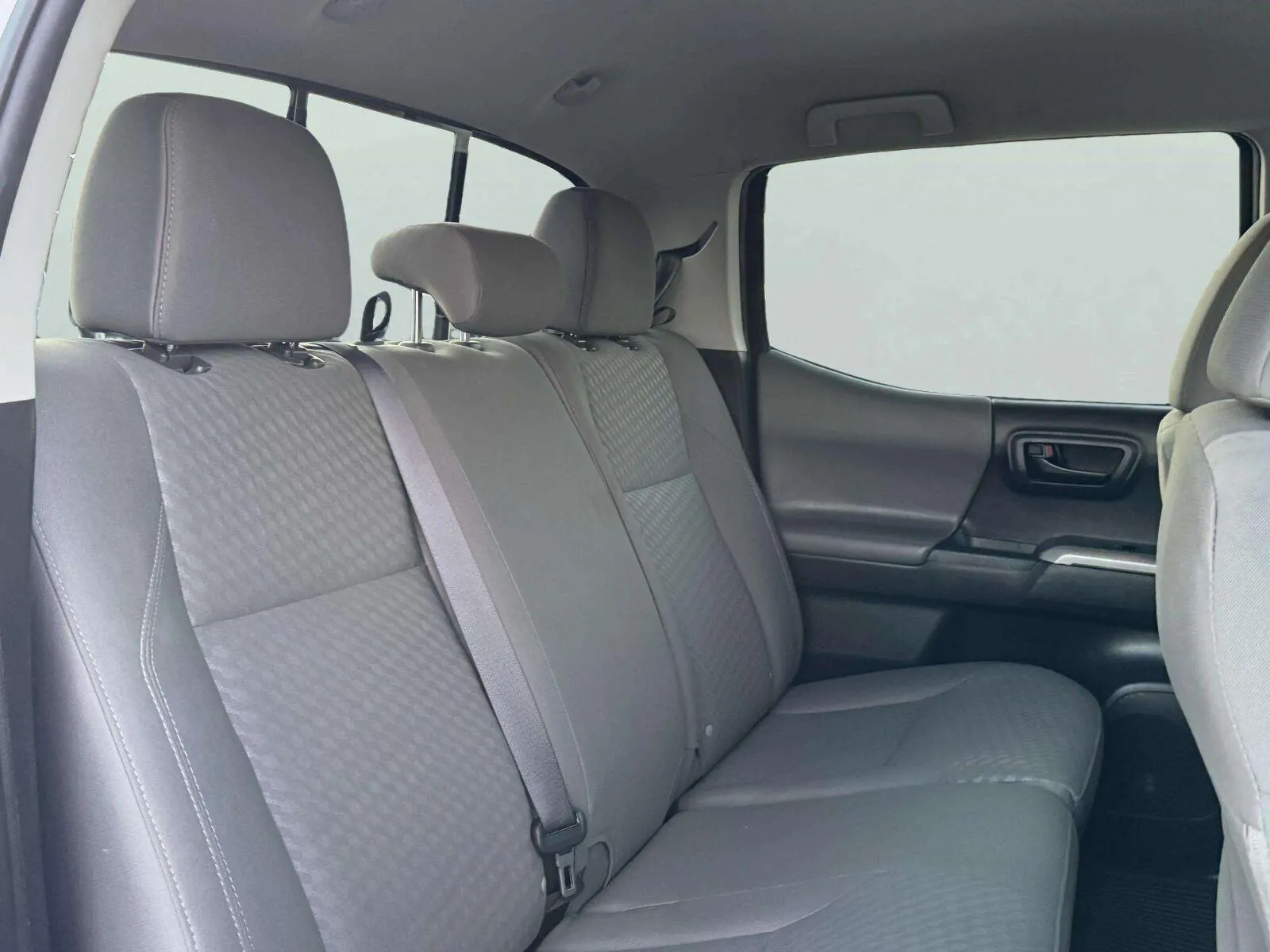 Toyota Tacoma photo 38