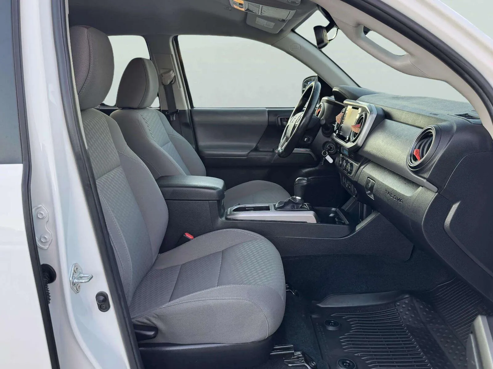 Toyota Tacoma photo 43
