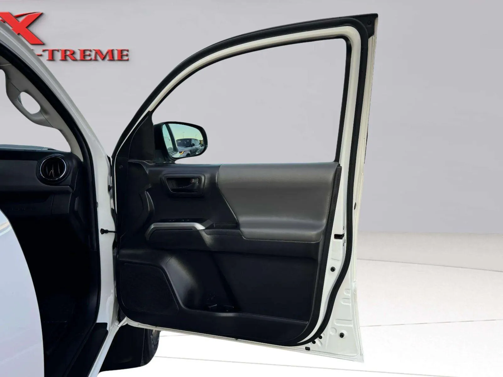 Toyota Tacoma photo 44