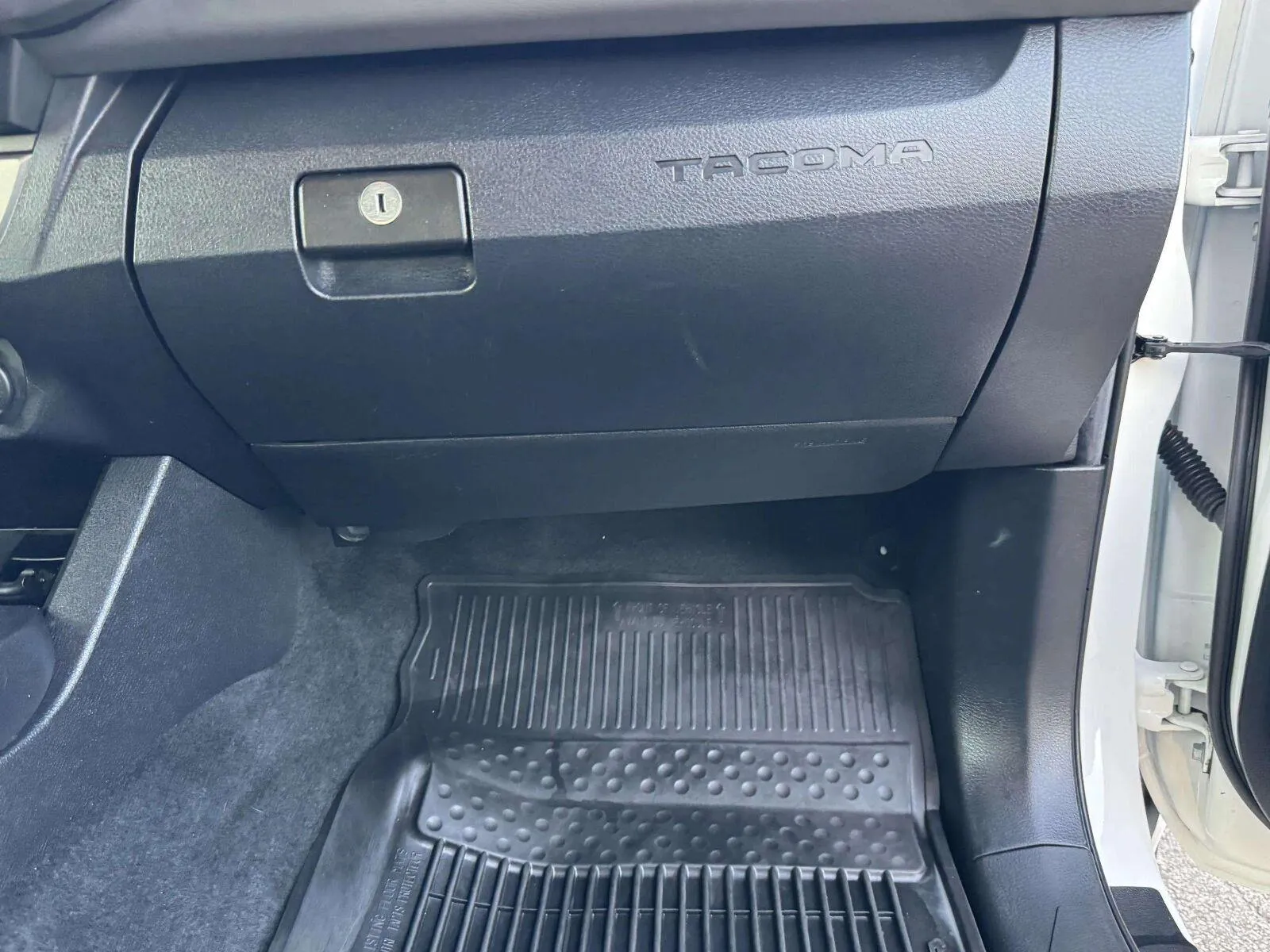 Toyota Tacoma photo 46
