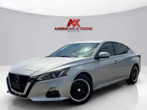 Silver 2019 Nissan Altima 2.5 SV for sale in Houston, TX