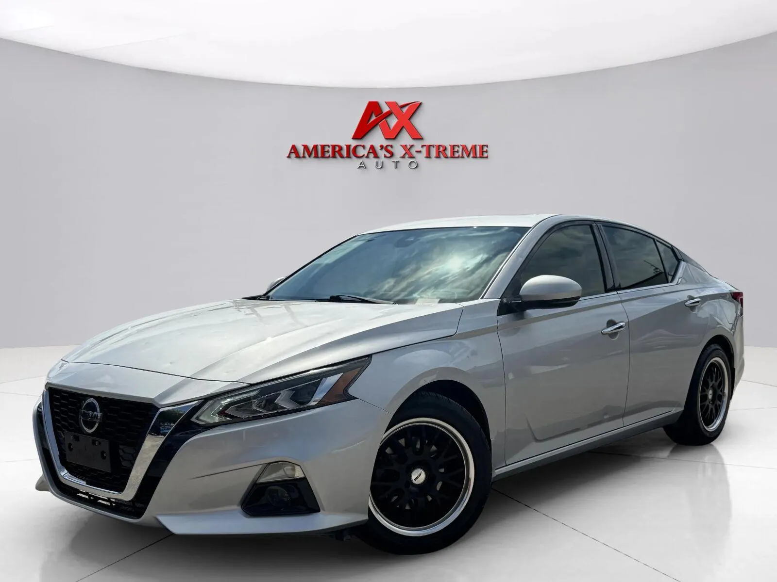 Silver 2019 Nissan Altima 2.5 SV for sale in Houston, TX