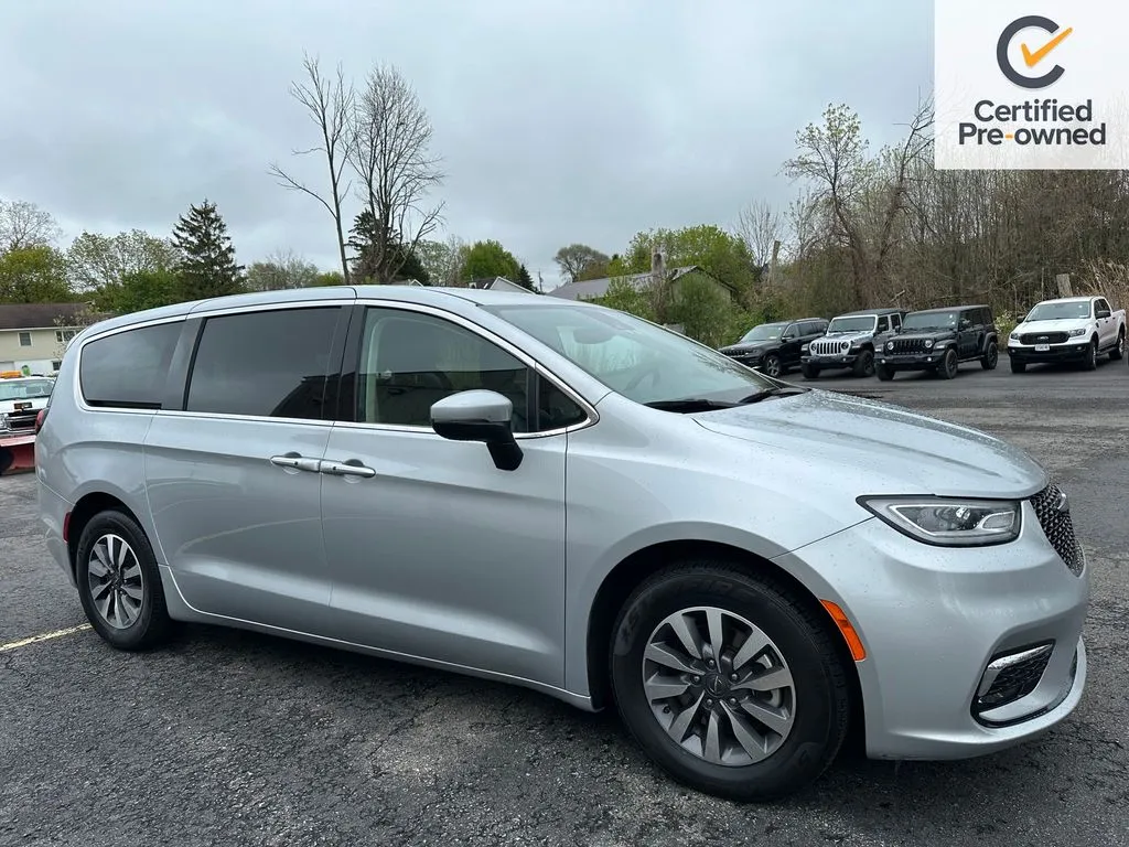 2023 Chrysler Pacifica Hybrid Touring L for sale in Webster, NY