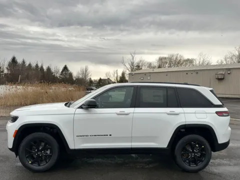 More photos of 2026 Jeep Grand Cherokee Altitude at Marina Chrysler Dodge Jeep Ram, NY