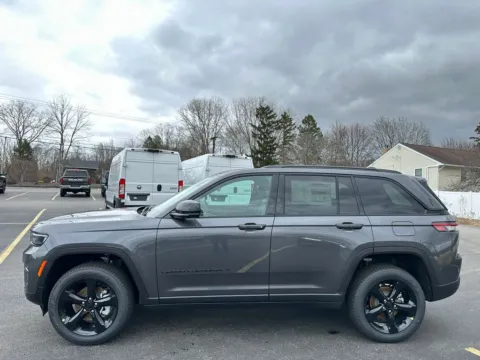 More photos of 2025 Jeep Grand Cherokee Limited at Marina Chrysler Dodge Jeep Ram, NY