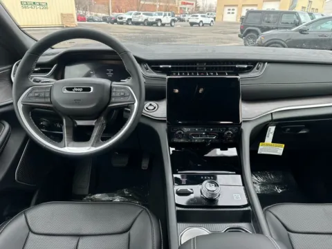 More photos of 2025 Jeep Grand Cherokee Limited at Marina Chrysler Dodge Jeep Ram, NY