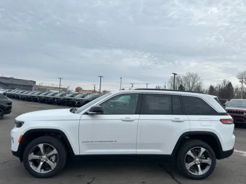 More photos of 2025 Jeep Grand Cherokee Limited at Marina Chrysler Dodge Jeep Ram, NY