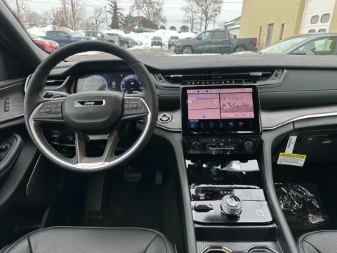 More photos of 2025 Jeep Grand Cherokee Limited at Marina Chrysler Dodge Jeep Ram, NY
