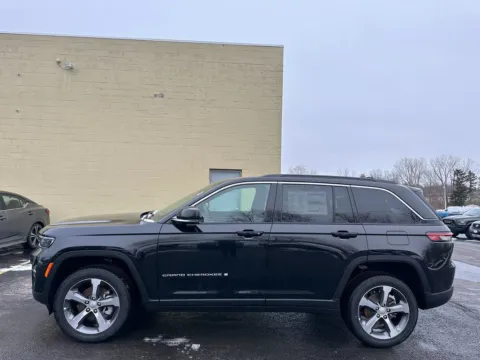 More photos of 2025 Jeep Grand Cherokee Limited at Marina Chrysler Dodge Jeep Ram, NY