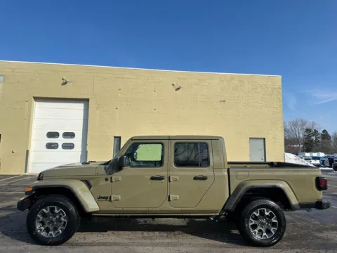 More photos of 2026 Jeep Gladiator Sahara at Marina Chrysler Dodge Jeep Ram, NY