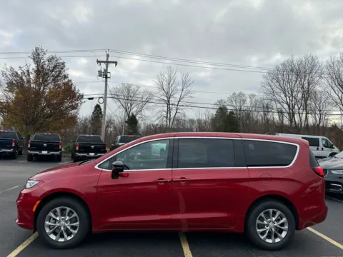 More photos of 2026 Chrysler Pacifica Select at Marina Chrysler Dodge Jeep Ram, NY