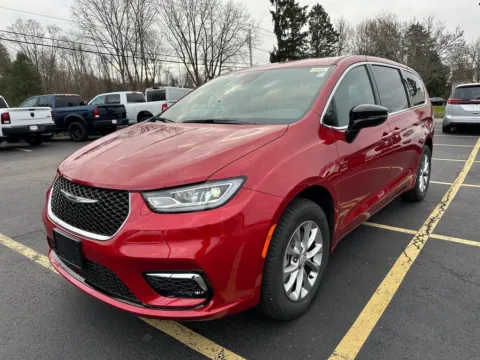More photos of 2026 Chrysler Pacifica Select at Marina Chrysler Dodge Jeep Ram, NY