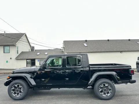 More photos of 2026 Jeep Gladiator Sahara at Marina Chrysler Dodge Jeep Ram, NY