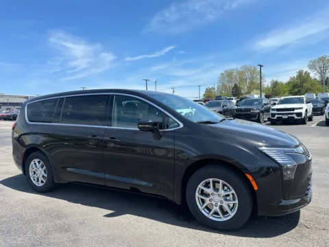 Black 2027 Chrysler Pacifica Select for sale in Webster, NY