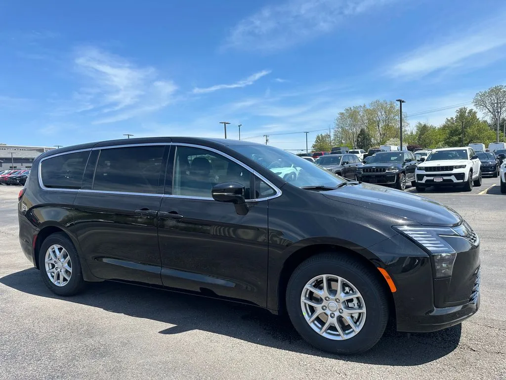 Black 2027 Chrysler Pacifica Select for sale in Webster, NY