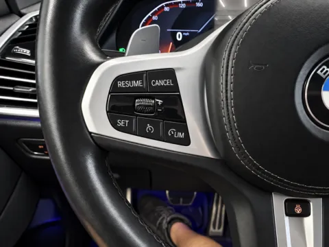 More photos of 2022 BMW X6 xDrive40i at Marina Chrysler Dodge Jeep Ram, NY