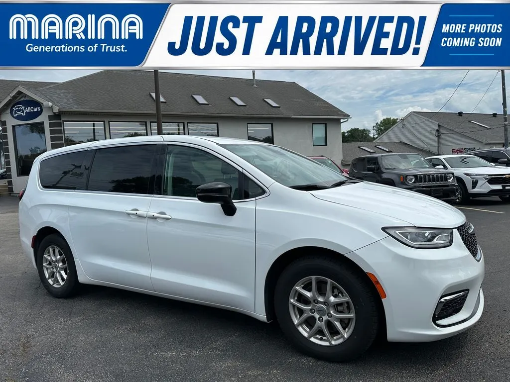 White 2024 Chrysler Pacifica Touring L for sale in Webster, NY