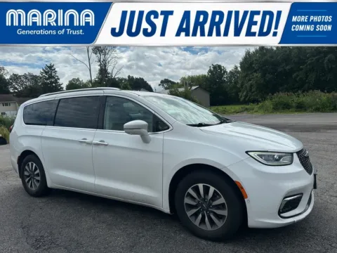 White 2021 Chrysler Pacifica Hybrid Touring L for sale in Webster, NY
