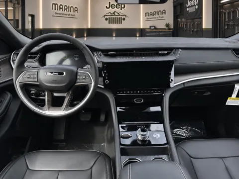 More photos of 2027 Jeep Grand Cherokee Limited at Marina Chrysler Dodge Jeep Ram, NY
