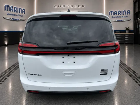 More photos of 2027 Chrysler Pacifica Select at Marina Chrysler Dodge Jeep Ram, NY