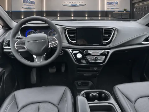 More photos of 2027 Chrysler Pacifica Select at Marina Chrysler Dodge Jeep Ram, NY