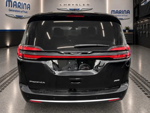 More photos of 2027 Chrysler Pacifica Select at Marina Chrysler Dodge Jeep Ram, NY