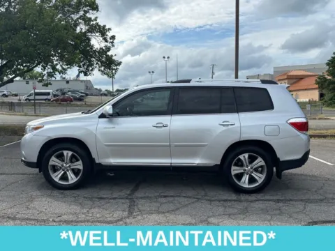 More photos of 2011 Toyota Highlander Limited at Grace Auto Sales, VA