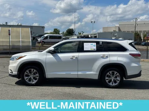 More photos of 2015 Toyota Highlander XLE V6 at Grace Auto Sales, VA