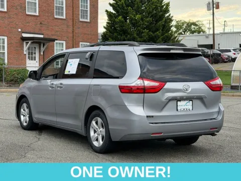 More photos of 2015 Toyota Sienna LE at Grace Auto Sales, VA