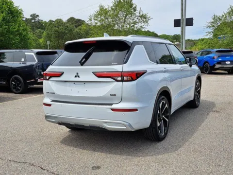 More photos of 2022 Mitsubishi Outlander SEL at First Team Kia, VA