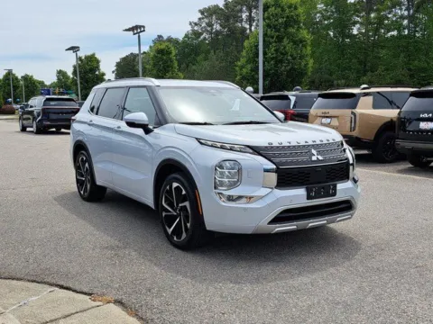 More photos of 2022 Mitsubishi Outlander SEL at First Team Kia, VA