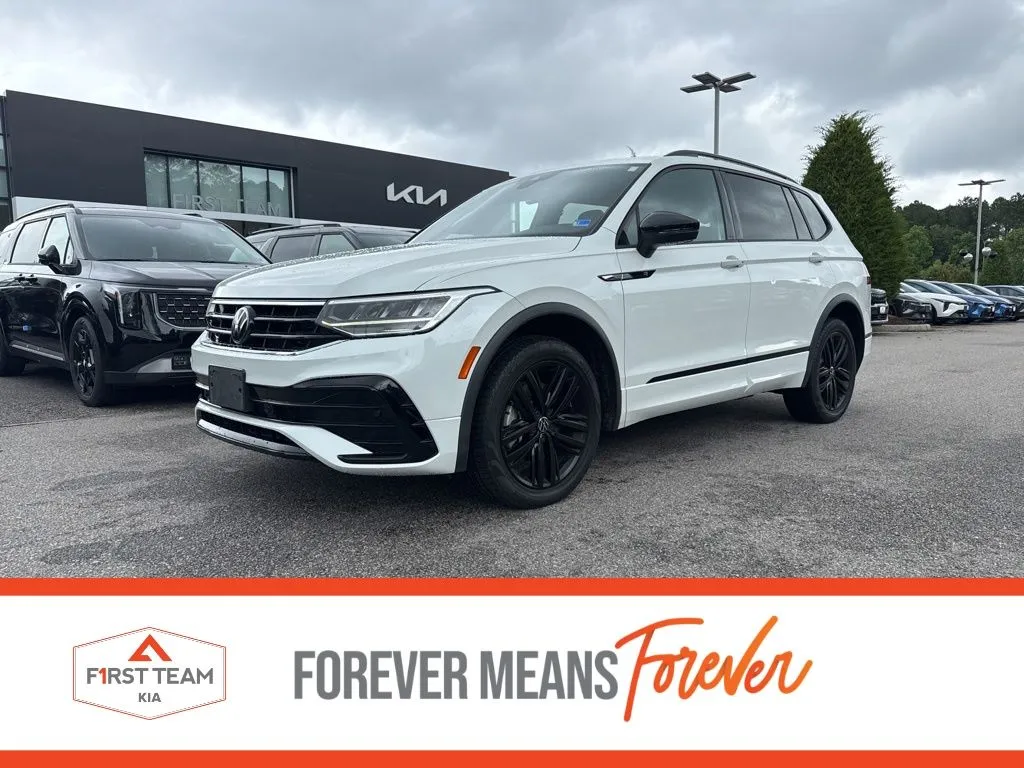 White 2022 Volkswagen Tiguan 2.0T SE R-Line Black for sale in Suffolk, VA