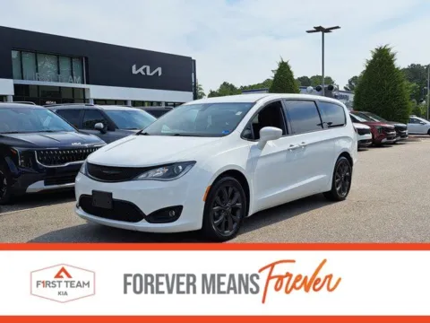 White 2018 Chrysler Pacifica Touring Plus for sale in Suffolk, VA