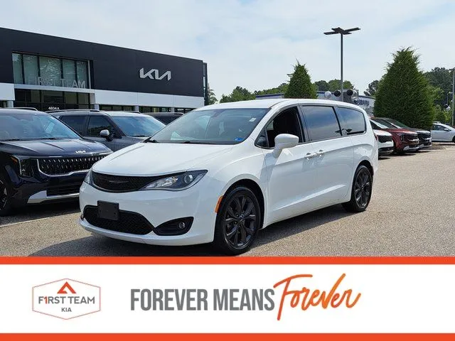 White 2018 Chrysler Pacifica Touring Plus for sale in Suffolk, VA