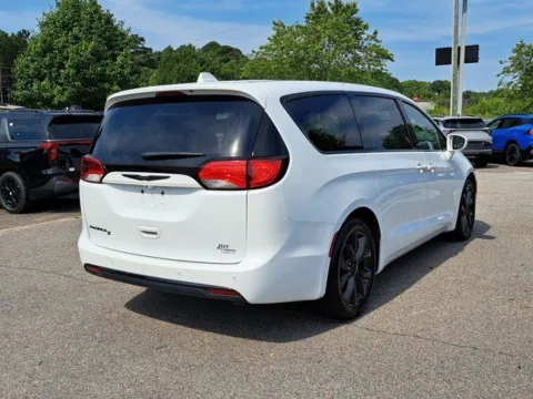 More photos of 2018 Chrysler Pacifica Touring Plus at First Team Kia, VA