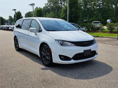 More photos of 2018 Chrysler Pacifica Touring Plus at First Team Kia, VA