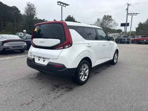 More photos of 2022 Kia Soul LX at First Team Kia, VA