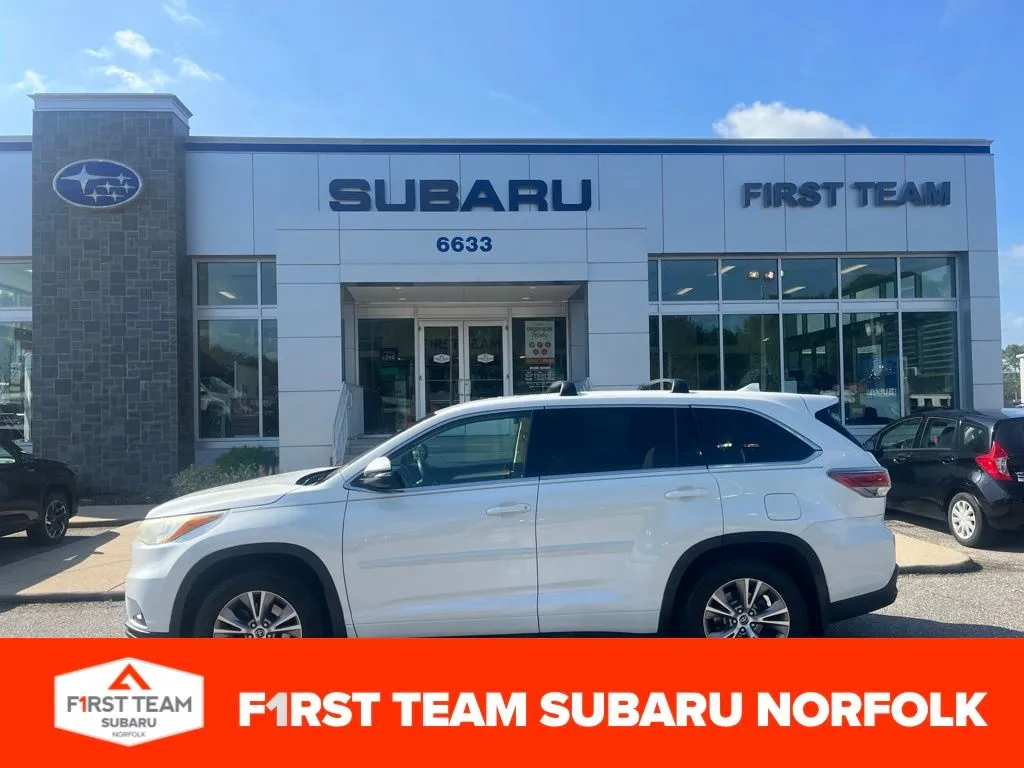 White 2016 Toyota Highlander LE Plus V6 for sale in Norfolk, VA
