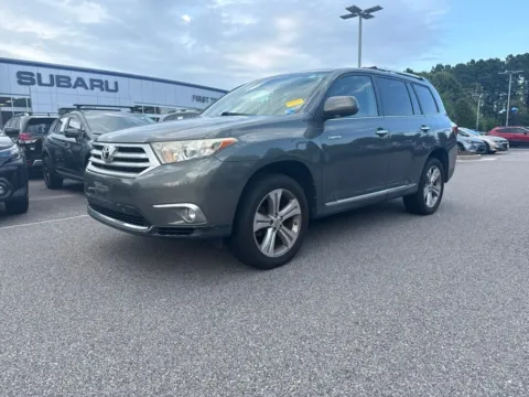 Green 2011 Toyota Highlander Limited for sale in Suffolk, VA