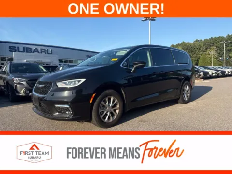Black 2023 Chrysler Pacifica Touring L for sale in Suffolk, VA