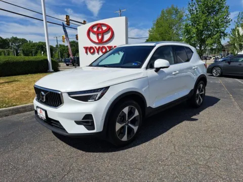 Photos of 2023 Volvo XC40 B5 Plus Bright Theme for sale in Chesapeake, VA at First Team Toyota