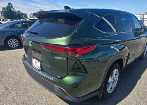 More photos of 2023 Toyota Highlander Hybrid LE at First Team Toyota, VA