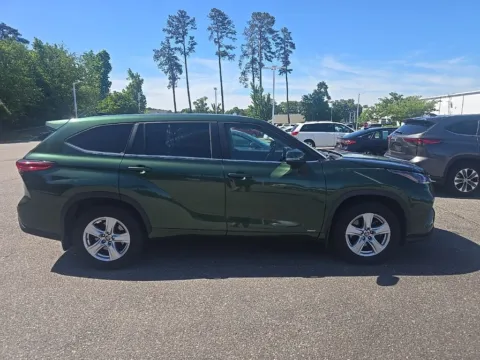 More photos of 2023 Toyota Highlander Hybrid LE at First Team Toyota, VA