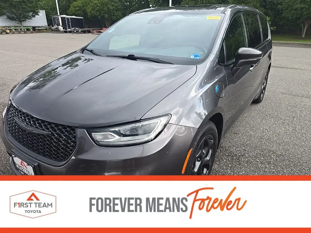 Unknown 2022 Chrysler Pacifica Hybrid Limited for sale in Chesapeake, VA