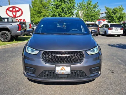 More photos of 2022 Chrysler Pacifica Hybrid Limited at First Team Toyota, VA