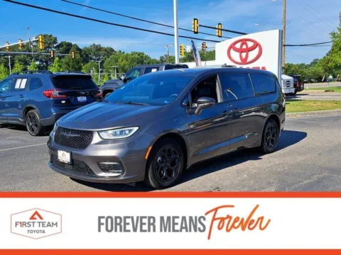 Unknown 2022 Chrysler Pacifica Hybrid Limited for sale in Chesapeake, VA