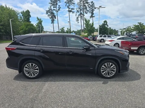 More photos of 2021 Toyota Highlander Hybrid Platinum at First Team Toyota, VA